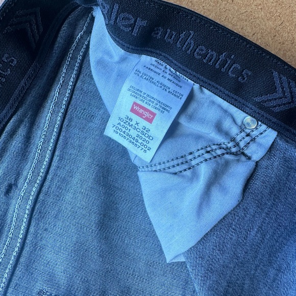 Wrangler Comfort Flex Waist Relaxed Fit Jeans 38x32 - Picture 3 of 4